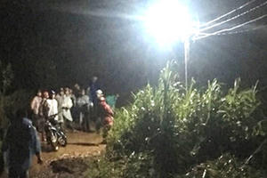 Lâm Đồng: Đi xe máy qua đoạn nước chảy xiết, một người bị nước cuốn trôi