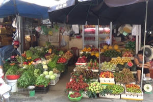 Mưa liên tục rau quả tăng giá mạnh