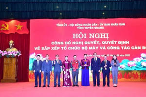 Tuyên Quang công bố nghị quyết, quyết định về sắp xếp tổ chức bộ máy