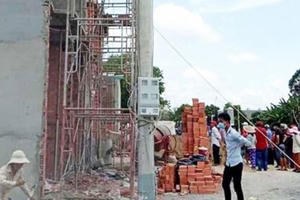 Long An: Sập giàn giáo khiến 8 người thương vong