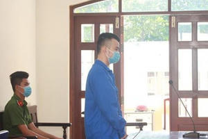 Mâu thuẫn chuyện chia tiền ăn nhậu, thanh niên vác dao chém bạn