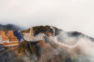 Fansipan – ngọn núi huyền tích, sự ích kỷ và giấc mơ chinh phục đỉnh trời