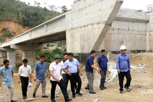 Phó chủ tịch tỉnh Bắc Kạn Đinh Quang Tuyên yêu cầu đẩy nhanh tiến độ các dự án tại Ba Bể và Pác Nặm