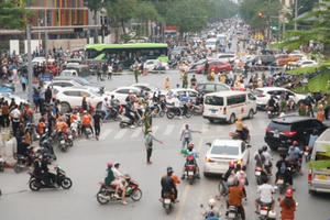 Khởi tố, bắt giam tài xế ô tô gây tai nạn với 17 xe máy