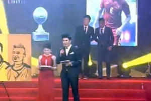 Những sự cố dở khóc dở cười tại Lễ trao giải Quả bóng vàng Việt Nam 2016 Những sự cố dở khóc dở cười tại Lễ trao giải Quả bóng vàng Việt Nam 2016