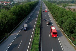 Mức áp dụng thu phí đường bộ mới được áp dụng từ 1/2/2024 Mức áp dụng thu phí đường bộ mới được áp dụng từ 1/2/2024