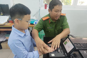 Trẻ em dưới 14 tuổi có bắt buộc phải làm thẻ căn cước không?