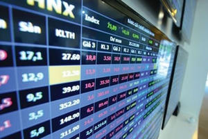 HNX công bố 16 doanh nghiệp thuộc diện cảnh báo, hạn chế và đình chỉ giao dịch