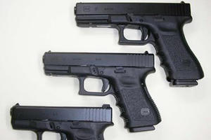 Xác định hành vi tàng trữ trái phép vũ khí quân dụng