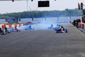 Khai trương trường đua 100 triệu USD của ông Dũng Lò Vôi Khai trương trường đua 100 triệu USD của ông Dũng Lò Vôi