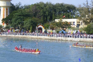 Bình Thuận: Tưng bừng Lễ hội đua thuyền truyền thống mừng Xuân Bính Thân
