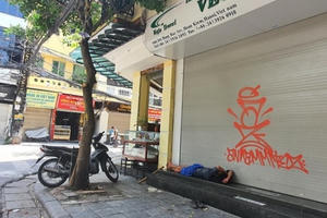 Phố Hàn, phố Tây 'gục ngã' sau dịch bệnh