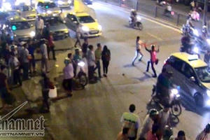 Taxi, GrabBike Hà thành chém nhau như phim hành động