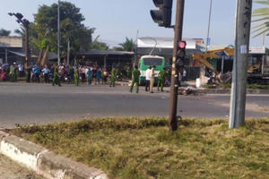 Tây Ninh: Xe khách hỏng phanh tông chết người đàn ông dừng chờ đèn đỏ