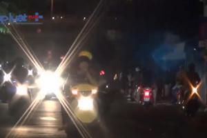 TP HCM: Hai xe máy va chạm, 3 người bị thương nặng