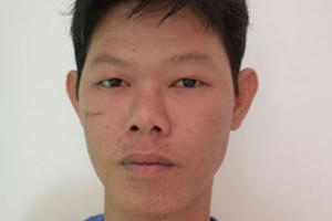 Bị cha dượng xâm hại nhiều lần, bé gái kể với thầy hiệu trưởng