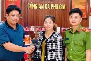 Nhận 400 triệu tiền chuyển nhầm vào tài khoản, một phụ nữ tìm người trả lại