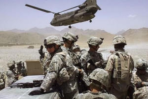 Iran dọa “trả thù khốc liệt”, Mỹ đưa thêm hàng nghìn quân đến Trung Đông Iran dọa “trả thù khốc liệt”, Mỹ đưa thêm hàng nghìn quân đến Trung Đông