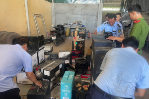 Khánh Hoà: Tạm giữ hơn 100 thùng rượu ngoại không rõ nguồn gốc