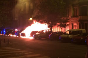 Nổ liên tiếp tại thủ đô Bỉ, hàng loạt xe bốc cháy
