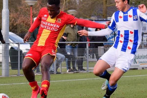 Văn Hậu lần đầu đá chính trong vai trò trung vệ ở đội trẻ Heerenveen