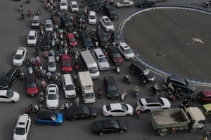 Hà Nội: Từ ngày 28/11, cấm phương tiện Mễ Trì đi Châu Văn Liêm