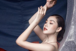 Á hậu Tường San đẹp huyền ảo trong bộ ảnh đón Trung thu