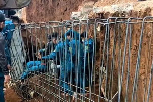 Thi công tường chắn chống sạt lở ở Quảng Ngãi, 1 người bị vùi lấp tử vong