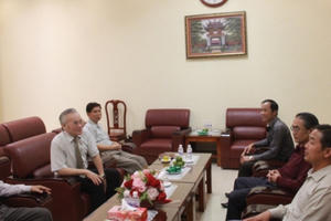 Sở Giáo dục và Thể thao tỉnh Xiêng Khoảng thăm và làm việc tại Trường Đại học Kinh doanh và Công nghệ