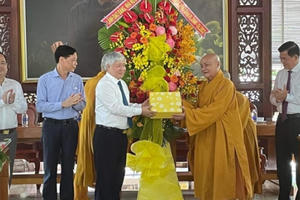 Chủ tịch Ủy ban Trung ương Mặt trận Tổ quốc Việt Nam thăm, chúc mừng Đại lễ Phật đản tại Đồng Nai