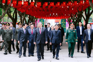 Tổng Bí thư Tô Lâm dâng hương tưởng niệm Chủ tịch Hồ Chí Minh tại Khu di tích Kim Liên