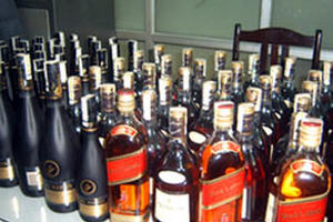 Nghệ An: Thu giữ hàng ngàn chai rượu ngoại không rõ nguồn gốc