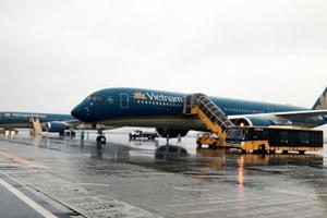 Hoãn, huỷ nhiều chuyến bay do ảnh hưởng của Bão số 2
