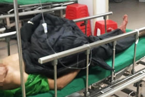 Nghệ An: Hi hữu, nam bệnh nhân nhập viện cùng một đoạn ruột đã đứt rời