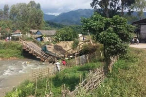 Sơn La: Sập cầu Nậm Ban, giao thông ngừng trệ
