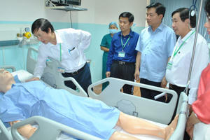 Bí thư TPHCM: 'Phải bỏ ngay tiêu chuẩn tuyển sinh lấy hộ khẩu thành phố'