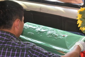 Ngụy trang 14.000 viên ma túy trong quan tài