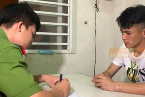 Đà Nẵng: Vỡ nợ, 'người nhện' đi trộm kim cương trị giá 300 triệu Đà Nẵng: Vỡ nợ, 'người nhện' đi trộm kim cương trị giá 300 triệu