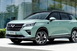 Wuling Asta - crossover cỡ C giá chỉ 11.000 USD
