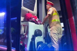 Đồng Nai: Xử lý xe khách 24 chỗ nhét 46 người, tiềm ẩn nguy cơ tai nạn trên Quốc lộ 1A