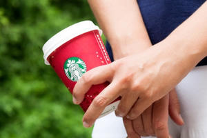 Bị phạt gần 100 USD vì đổ cà phê xuống cống