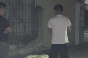 Dùng xe bò chở thi thể bạn ra đầu ngõ rồi về ngủ