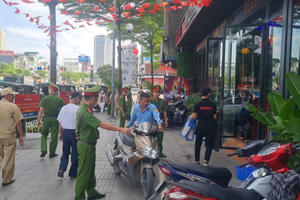 Công an phường Đống Đa ra quân xử lý lấn chiếm vỉa hè chuẩn bị tốt cho sự kiện A80