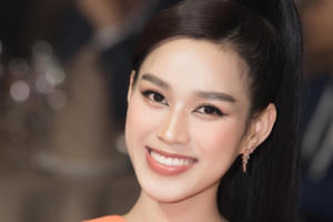 Hoa hậu Đỗ Thị Hà đẹp hút hồn trước ngày sang Puerto Rico