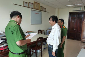 Khởi tố giám đốc doanh nghiệp lừa người dân góp vốn mua đất để chiếm đoạt Khởi tố giám đốc doanh nghiệp lừa người dân góp vốn mua đất để chiếm đoạt