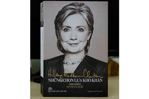 Hồi ký của bà Hillary gây sốt