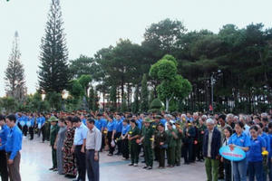 Hàng ngàn ngọn nến thắp sáng tri ân các anh hùng liệt sỹ tại Đắk Lắk