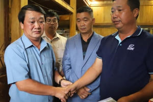 Bộ trưởng - Chủ nhiệm Ủy ban Dân tộc Hầu A Lềnh thăm hỏi, trao hỗ trợ các gia đình bị thiên tai tại Lào Cai