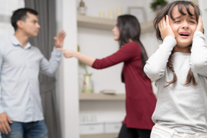 Xin đừng để tuổi thơ con bị vỡ vụn bởi những trận cãi vã