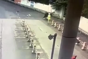 Clip: Khoảnh khắc tài xế dương tính ma túy tông thẳng vào CSGT ở Lạng Sơn